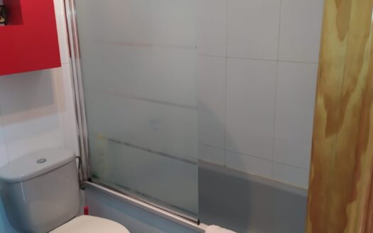 Fantástico piso reciente de 3 habitaciones con parking, piscina, padel y gimnasio