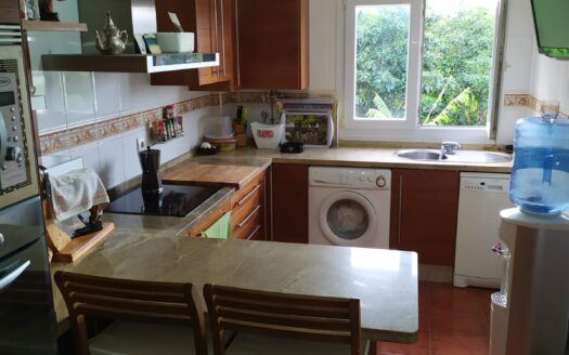 Fantástico piso reciente de 3 habitaciones con parking, piscina, padel y gimnasio