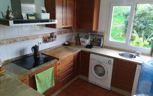 Fantástico piso reciente de 3 habitaciones con parking, piscina, padel y gimnasio