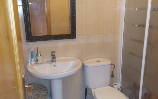 Fantástico piso reciente de 3 habitaciones con parking, piscina, padel y gimnasio