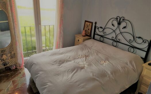 Fantástico piso reciente de 3 habitaciones con parking, piscina, padel y gimnasio