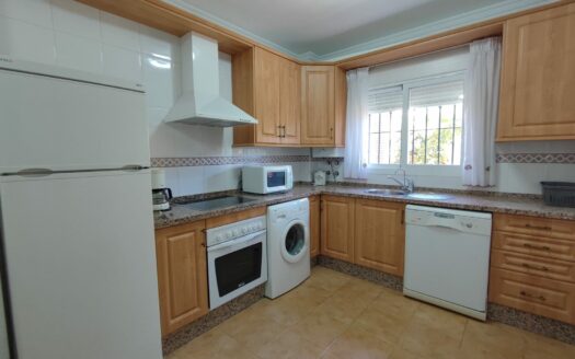 Pareado en primera linea de campo de golf