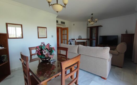 Pareado en primera linea de campo de golf