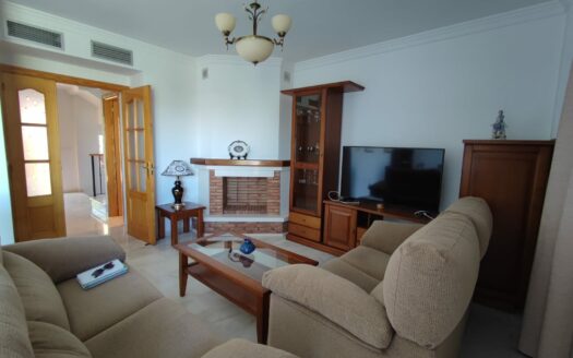 Pareado en primera linea de campo de golf