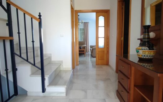 Pareado en primera linea de campo de golf