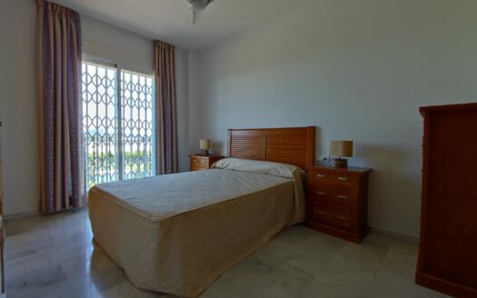 Pareado en primera linea de campo de golf