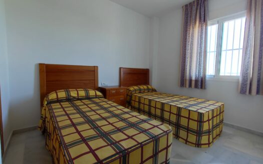 Pareado en primera linea de campo de golf