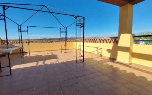 Pareado en primera linea de campo de golf